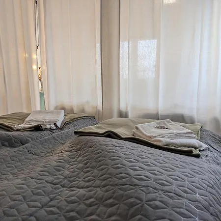 Grosse, Gemuetliche 4-zimmer-ferienwohnung Mit Guter Verkehrsanbindung Im Sueden Von