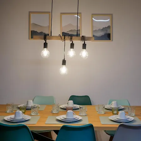 Große, Gemütliche 4-zimmer-ferienwohnung Mit Guter Verkehrsanbindung Im Süden Von *