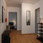 Grosse, Gemuetliche 4-zimmer-ferienwohnung Mit Guter Verkehrsanbindung Im Sueden Von