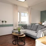 Grosse, Gemuetliche 4-zimmer-ferienwohnung Mit Guter Verkehrsanbindung Im Sueden Von Apartment *