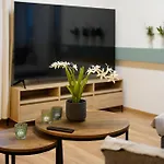 Apartment Grosse, Gemuetliche 4-zimmer-ferienwohnung Mit Guter Verkehrsanbindung Im Sueden Von *