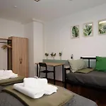 Apartment Grosse, Gemuetliche 4-zimmer-ferienwohnung Mit Guter Verkehrsanbindung Im Sueden Von *