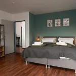 Grosse, Gemuetliche 4-zimmer-ferienwohnung Mit Guter Verkehrsanbindung Im Sueden Von *