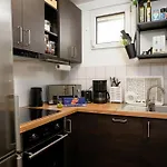 Grosse, Gemuetliche 4-zimmer-ferienwohnung Mit Guter Verkehrsanbindung Im Sueden Von Apartment