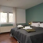 Apartment Grosse, Gemuetliche 4-zimmer-ferienwohnung Mit Guter Verkehrsanbindung Im Sueden Von