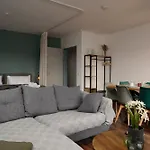 Apartment Grosse, Gemuetliche 4-zimmer-ferienwohnung Mit Guter Verkehrsanbindung Im Sueden Von