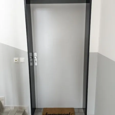 Apartment Grosse, Gemuetliche 4-zimmer-ferienwohnung Mit Guter Verkehrsanbindung Im Sueden Von *