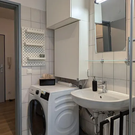 Grosse, Gemuetliche 4-zimmer-ferienwohnung Mit Guter Verkehrsanbindung Im Sueden Von