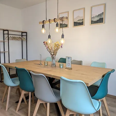 Grosse, Gemuetliche 4-zimmer-ferienwohnung Mit Guter Verkehrsanbindung Im Sueden Von