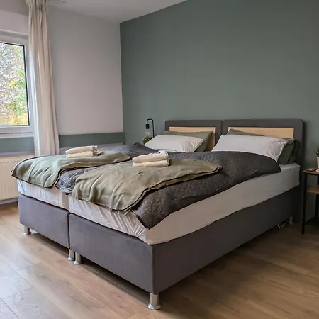 Grosse, Gemuetliche 4-zimmer-ferienwohnung Mit Guter Verkehrsanbindung Im Sueden Von