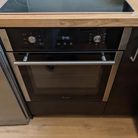 Apartment Grosse, Gemuetliche 4-zimmer-ferienwohnung Mit Guter Verkehrsanbindung Im Sueden Von *