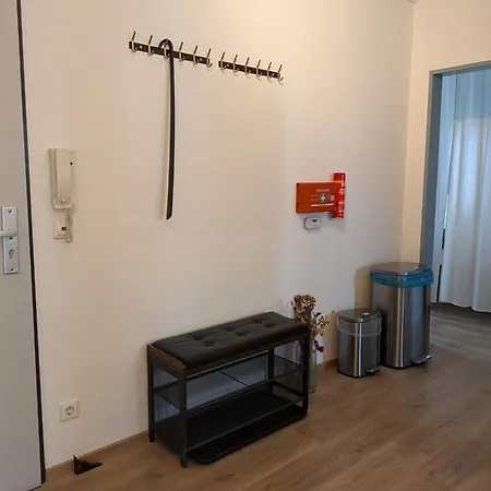 Grosse, Gemuetliche 4-zimmer-ferienwohnung Mit Guter Verkehrsanbindung Im Sueden Von Apartment