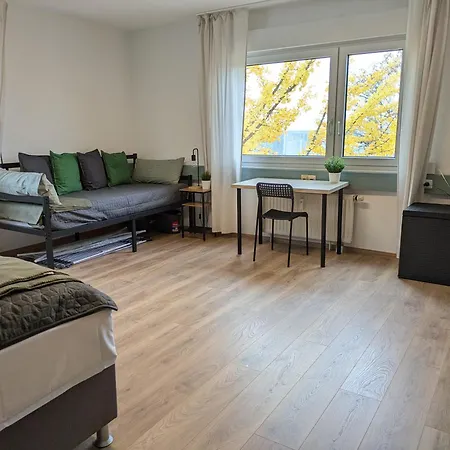 Grosse, Gemuetliche 4-zimmer-ferienwohnung Mit Guter Verkehrsanbindung Im Sueden Von