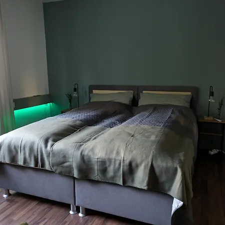 Grosse, Gemuetliche 4-zimmer-ferienwohnung Mit Guter Verkehrsanbindung Im Sueden Von