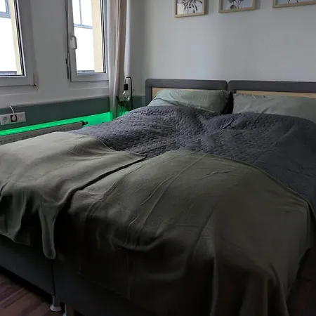 Grosse, Gemuetliche 4-zimmer-ferienwohnung Mit Guter Verkehrsanbindung Im Sueden Von *