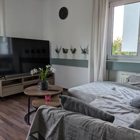 Grosse, Gemuetliche 4-zimmer-ferienwohnung Mit Guter Verkehrsanbindung Im Sueden Von Apartment