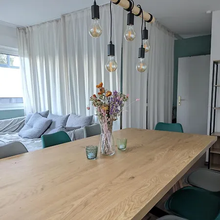Apartment Grosse, Gemuetliche 4-zimmer-ferienwohnung Mit Guter Verkehrsanbindung Im Sueden Von *