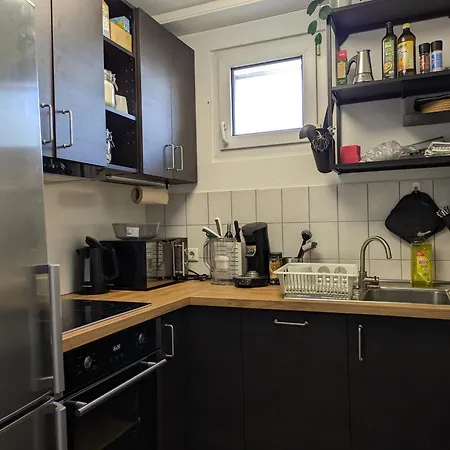 Grosse, Gemuetliche 4-zimmer-ferienwohnung Mit Guter Verkehrsanbindung Im Sueden Von *