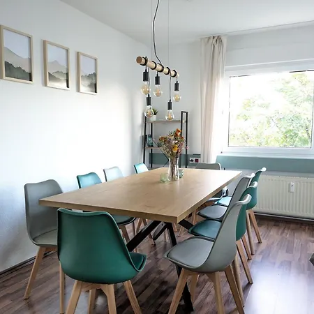 Grosse, Gemuetliche 4-zimmer-ferienwohnung Mit Guter Verkehrsanbindung Im Sueden Von Apartment *
