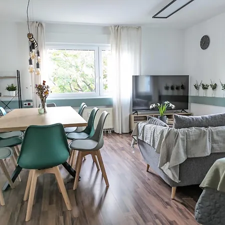 Grosse, Gemuetliche 4-zimmer-ferienwohnung Mit Guter Verkehrsanbindung Im Sueden Von * Heidelberg