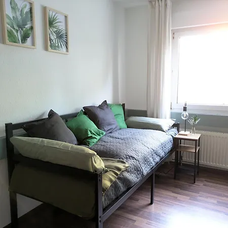 Grosse, Gemuetliche 4-zimmer-ferienwohnung Mit Guter Verkehrsanbindung Im Sueden Von Apartment *