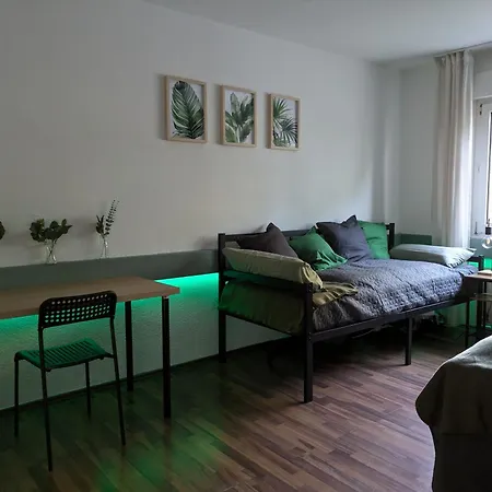 Grosse, Gemuetliche 4-zimmer-ferienwohnung Mit Guter Verkehrsanbindung Im Sueden Von *