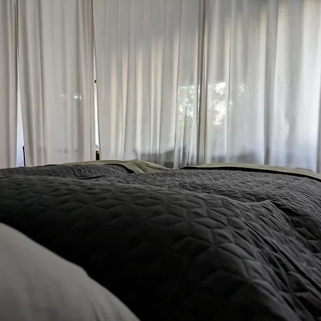Grosse, Gemuetliche 4-zimmer-ferienwohnung Mit Guter Verkehrsanbindung Im Sueden Von Apartment *