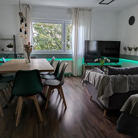 Grosse, Gemuetliche 4-zimmer-ferienwohnung Mit Guter Verkehrsanbindung Im Sueden Von Heidelberg