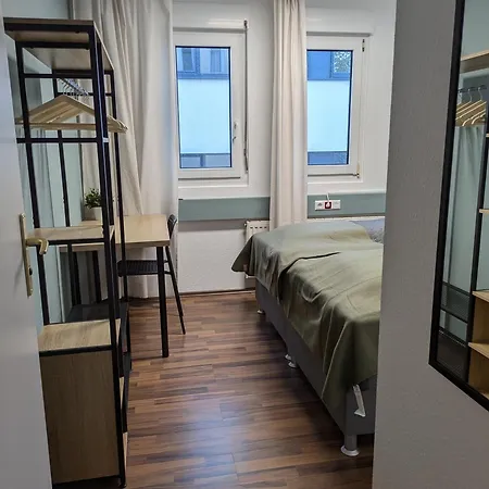 Grosse, Gemuetliche 4-zimmer-ferienwohnung Mit Guter Verkehrsanbindung Im Sueden Von Apartment