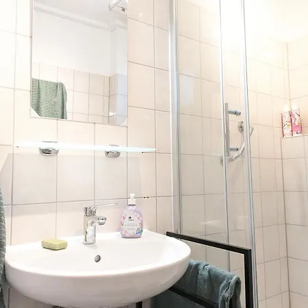 Grosse, Gemuetliche 4-zimmer-ferienwohnung Mit Guter Verkehrsanbindung Im Sueden Von *