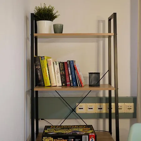 Grosse, Gemuetliche 4-zimmer-ferienwohnung Mit Guter Verkehrsanbindung Im Sueden Von شقة *