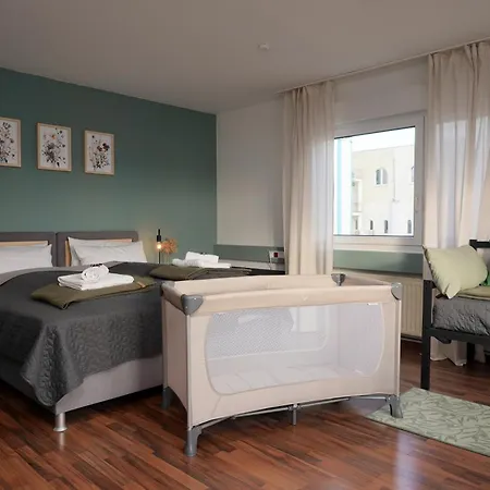 شقة Grosse, Gemuetliche 4-zimmer-ferienwohnung Mit Guter Verkehrsanbindung Im Sueden Von