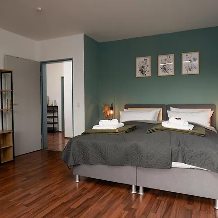Large 4 Bedroom Apartment For Up To 10 People With 96Sqm In The South Of Heidelberg *