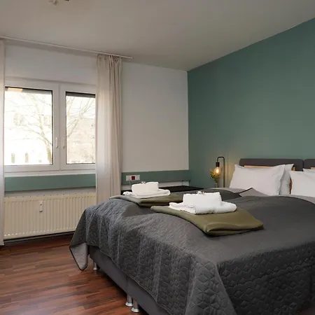 شقة Grosse, Gemuetliche 4-zimmer-ferienwohnung Mit Guter Verkehrsanbindung Im Sueden Von