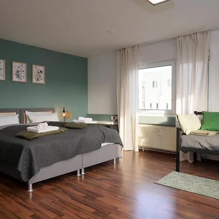 Large 4 Bedroom Apartment For Up To 10 People With 96Sqm In The South Of Heidelberg *