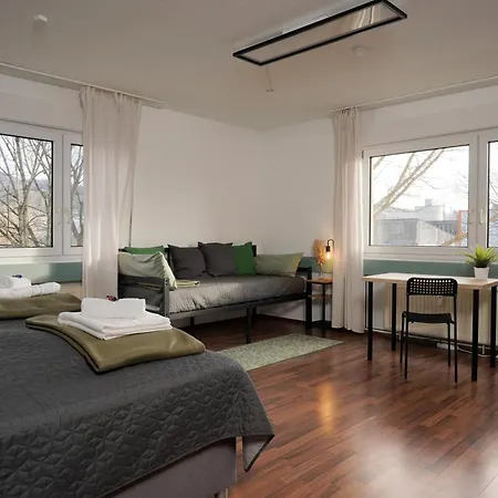 Grosse, Gemuetliche 4-zimmer-ferienwohnung Mit Guter Verkehrsanbindung Im Sueden Von Apartamento *