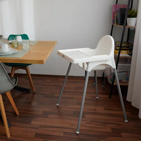 Large 4 Bedroom Apartment For Up To 10 People With 96Sqm In The South Of Heidelberg
